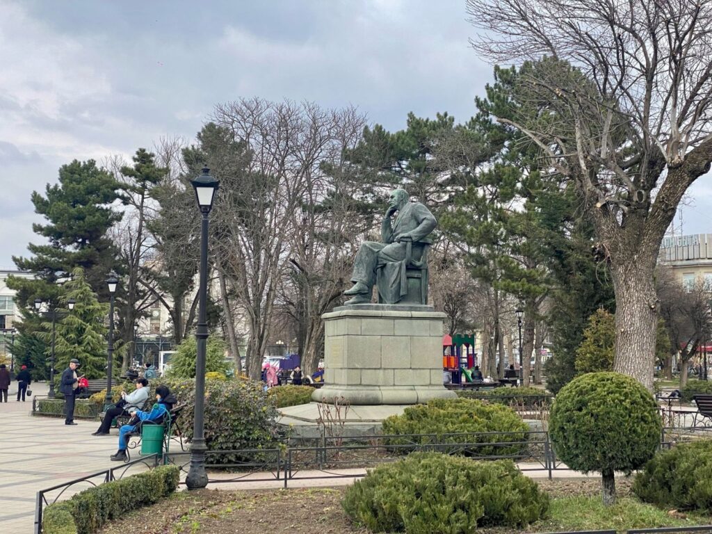 Сквер Тренева, Крым